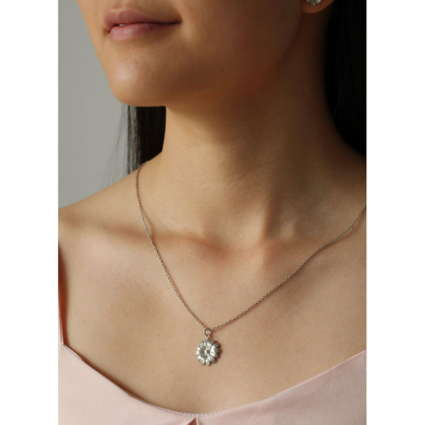silver daisy necklace