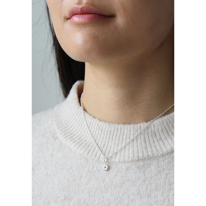 daisy pendant in silver and gold