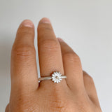 small daisy ring in gold and silver